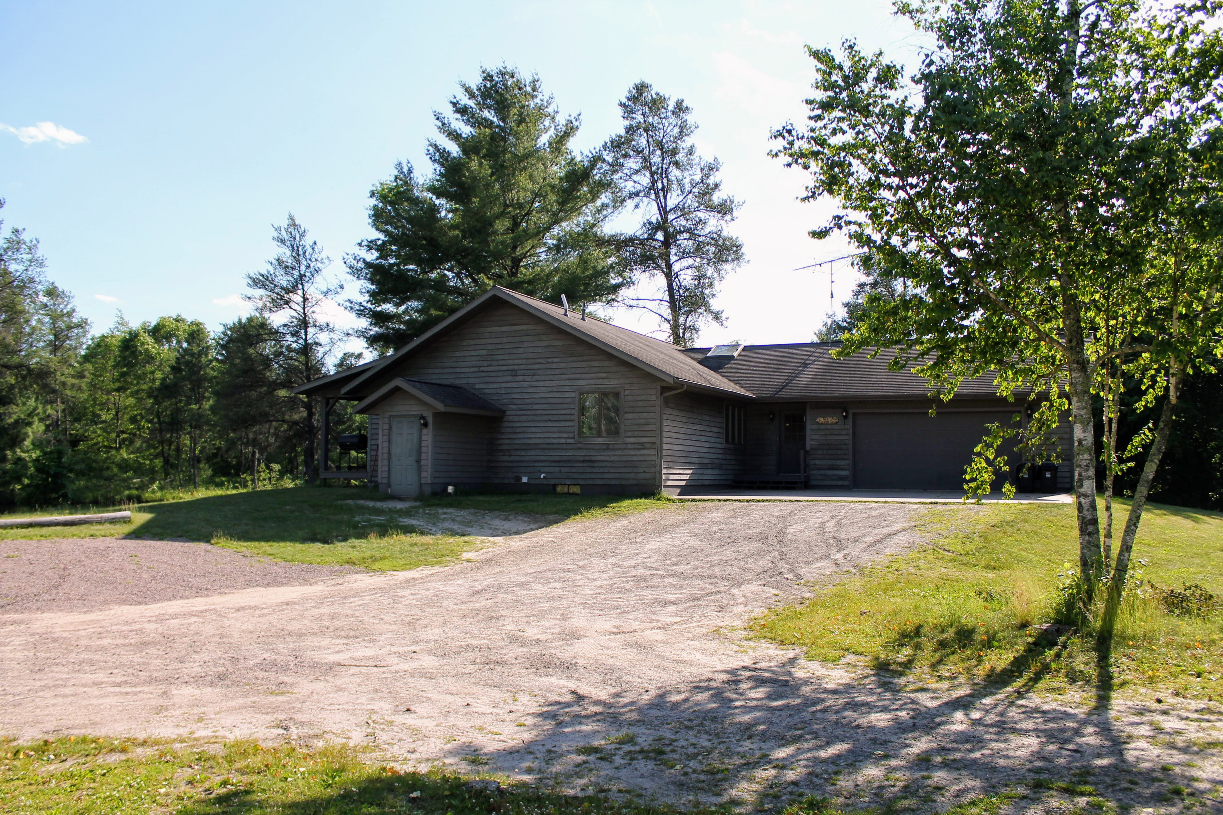 Tall Pines Lodge